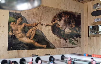 Holzoberfläche, auf der Wanddruck direkt auf die Wand möglich ist